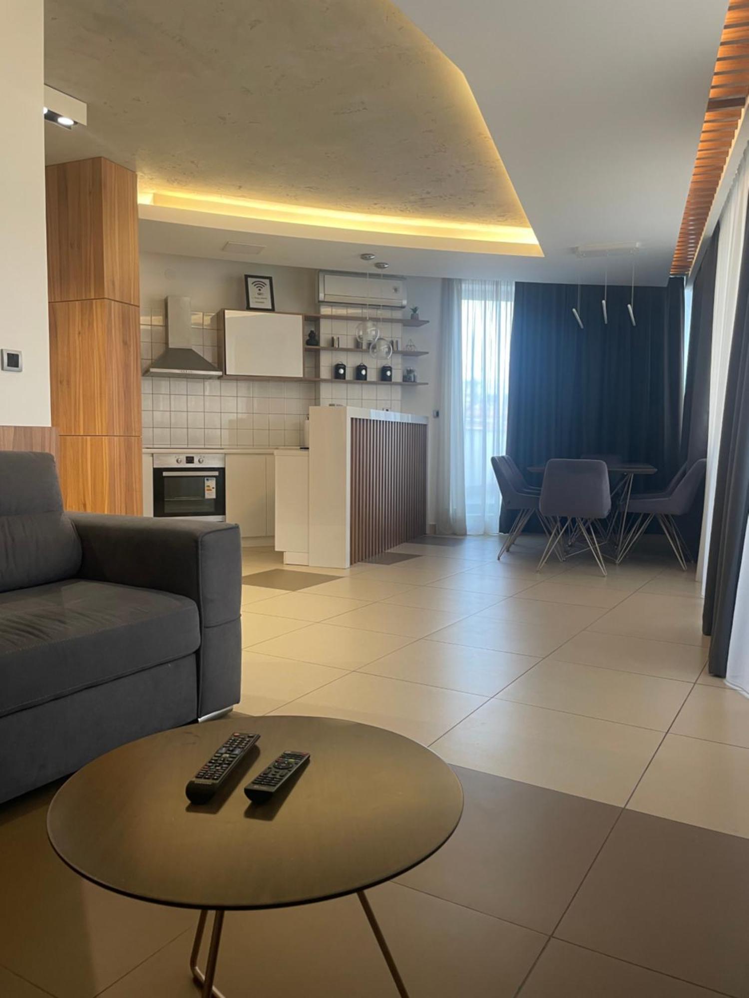 Leo Lux 1 Apartment Nis Luaran gambar